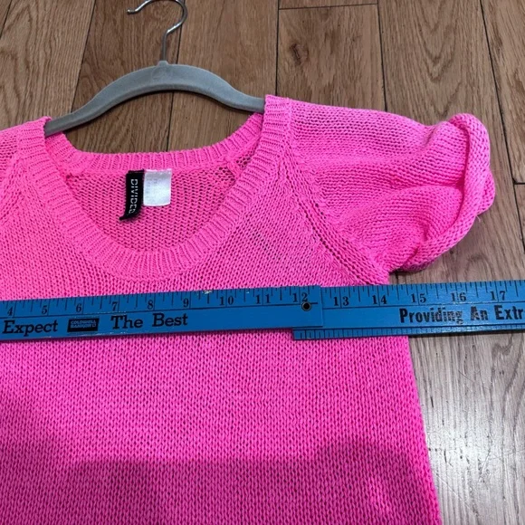 H & M Divided Hot Pink V-Neck Knit Top - Picture 11 of 11